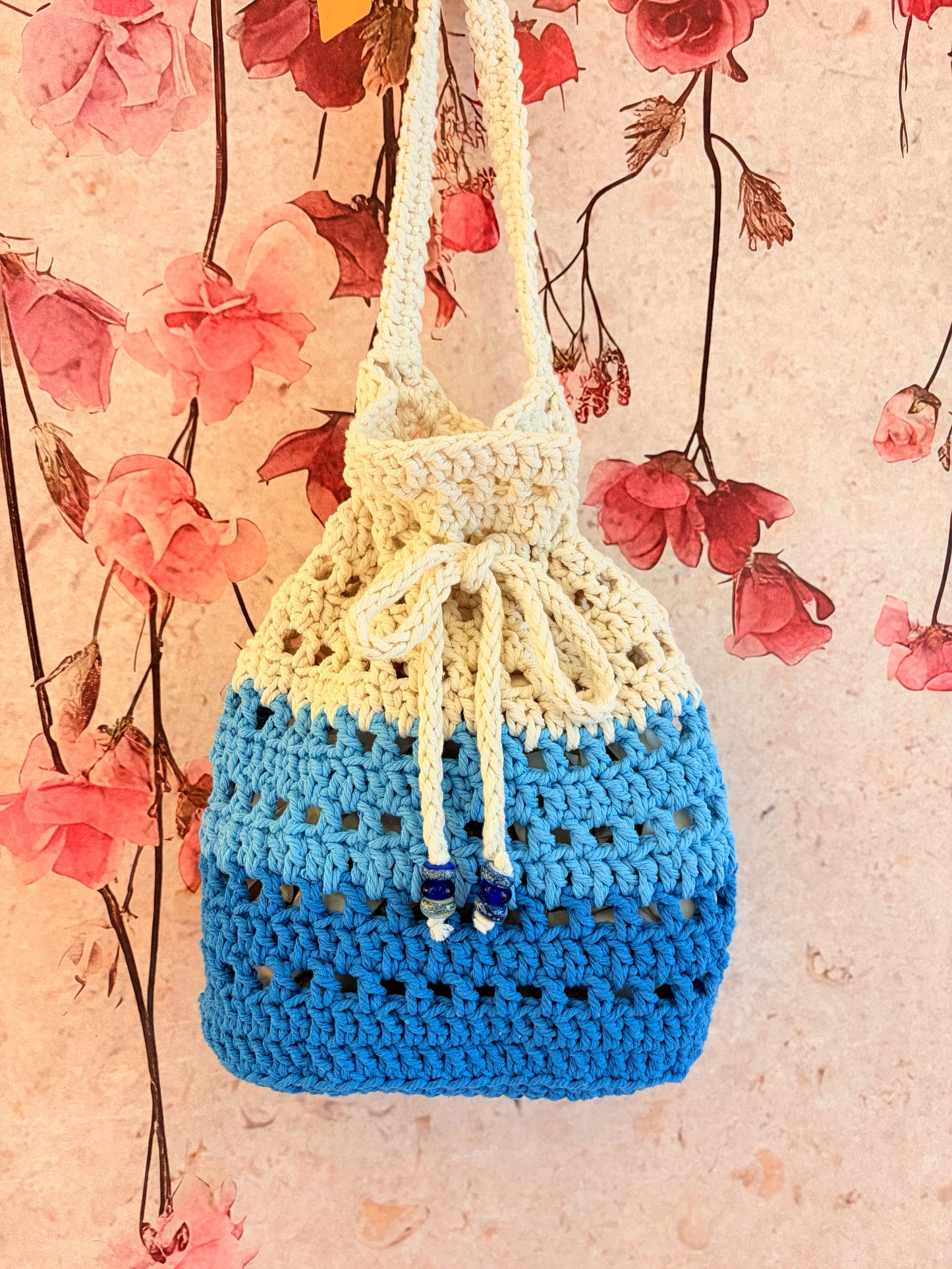 Handgemachte Häkel-Beuteltasche in Blau-Creme